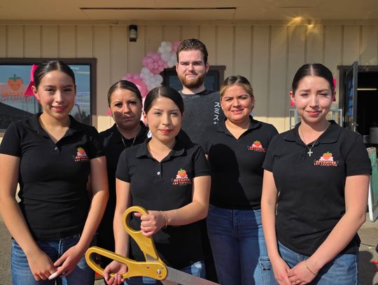 Antojitos Las Tapatias Celebrates Ribbon Cutting