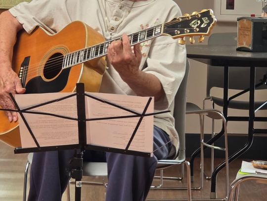 Creative Aging Class Shares Stories Through Photos, Song
