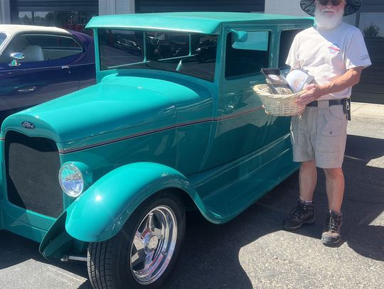 Hot Cars and Hot Beards at Les Schwab – Fallon Post Car Show