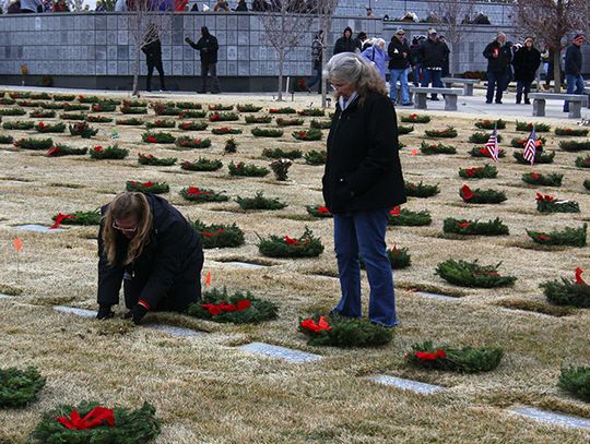 Hundreds Lay Wreaths to Keep Memories Alive 