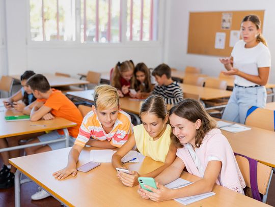 Middle School Implements New Cell Phone and Device Policy