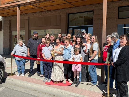Ribbon Cutting Marks Grand Opening of Wendy Helene Photography
