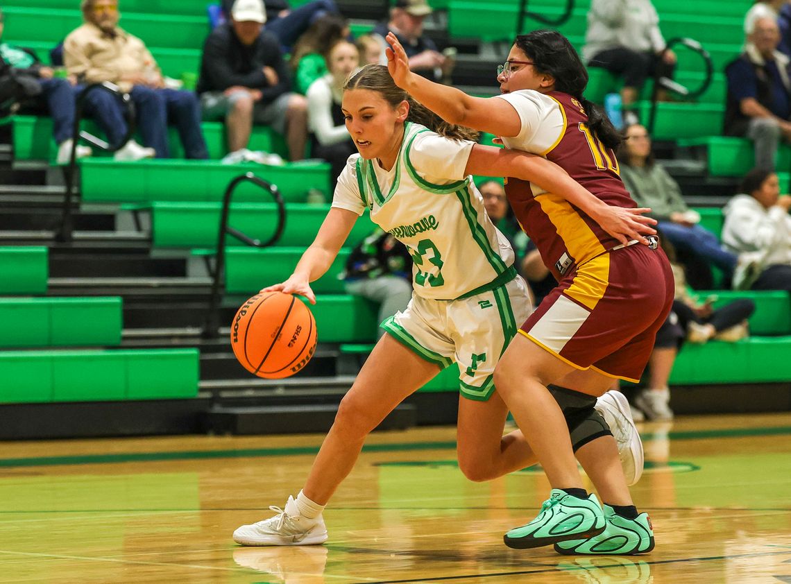 Girls Greenwave Basketball Dominates Sparks