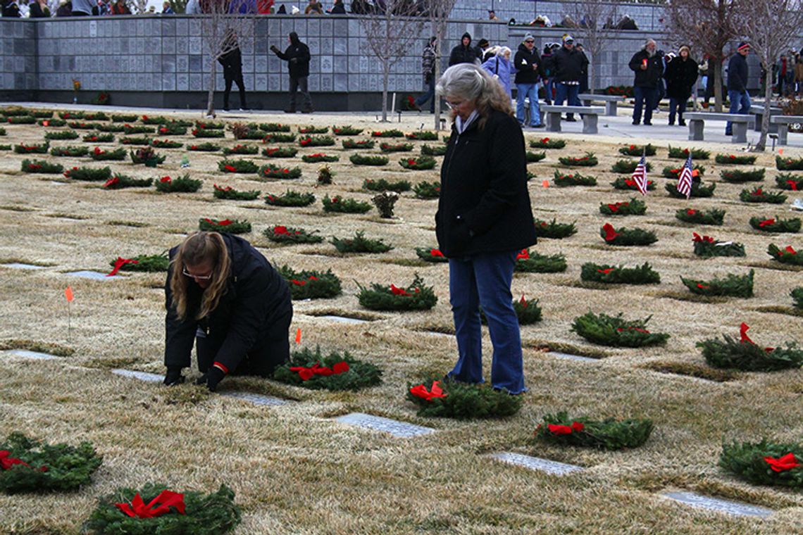 Hundreds Lay Wreaths to Keep Memories Alive 