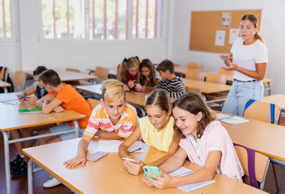 Middle School Implements New Cell Phone and Device Policy