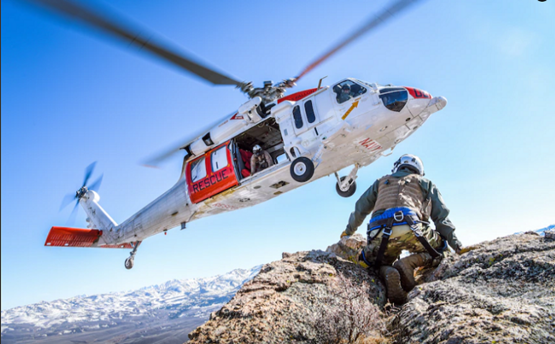 Navy helicopter crew rescued after crash near Mt Hogue, CA