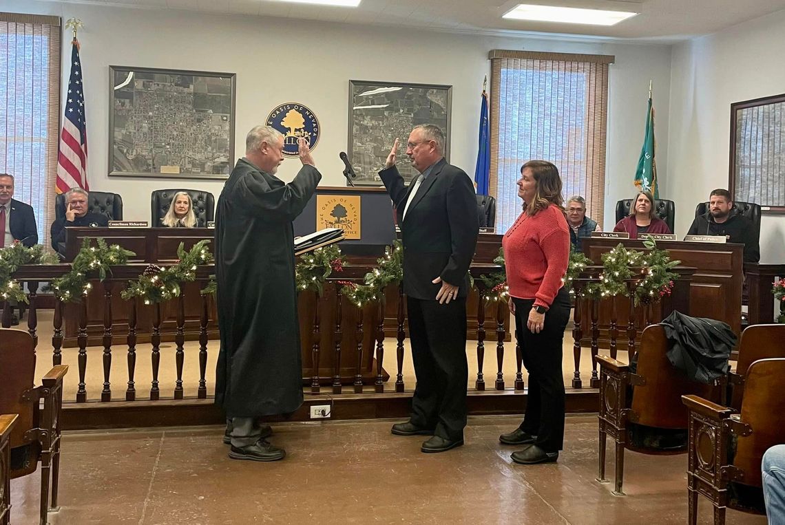 Newly Elected Officals Take the Oath of Office