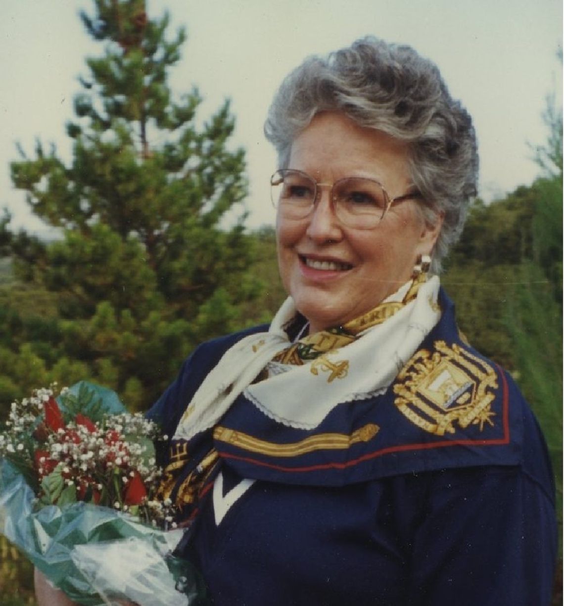 Obituary -- Maxine McCall Endacott