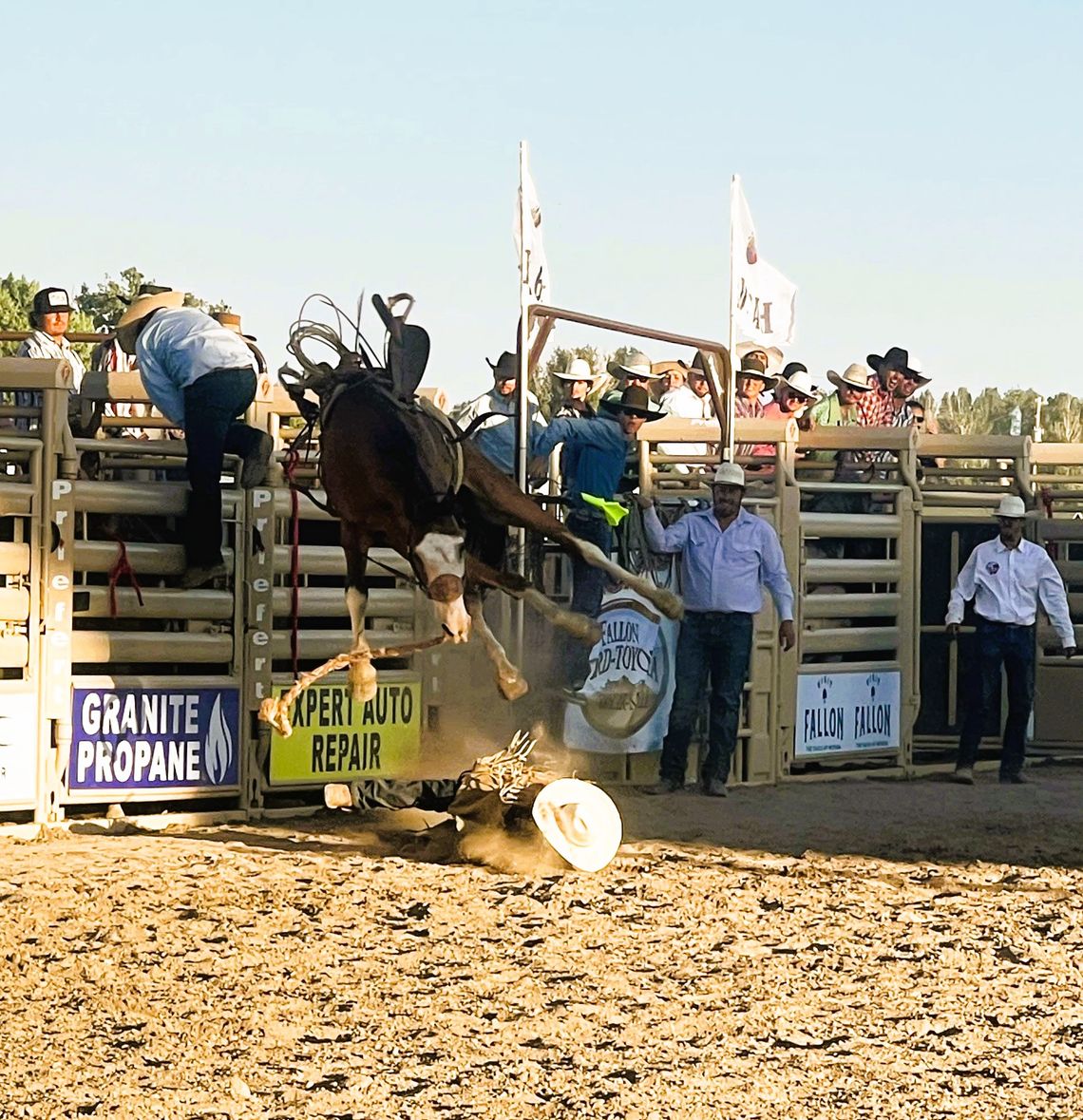 Real Hometown Rodeo – de Golyer Bucking Horse & Bull Bash