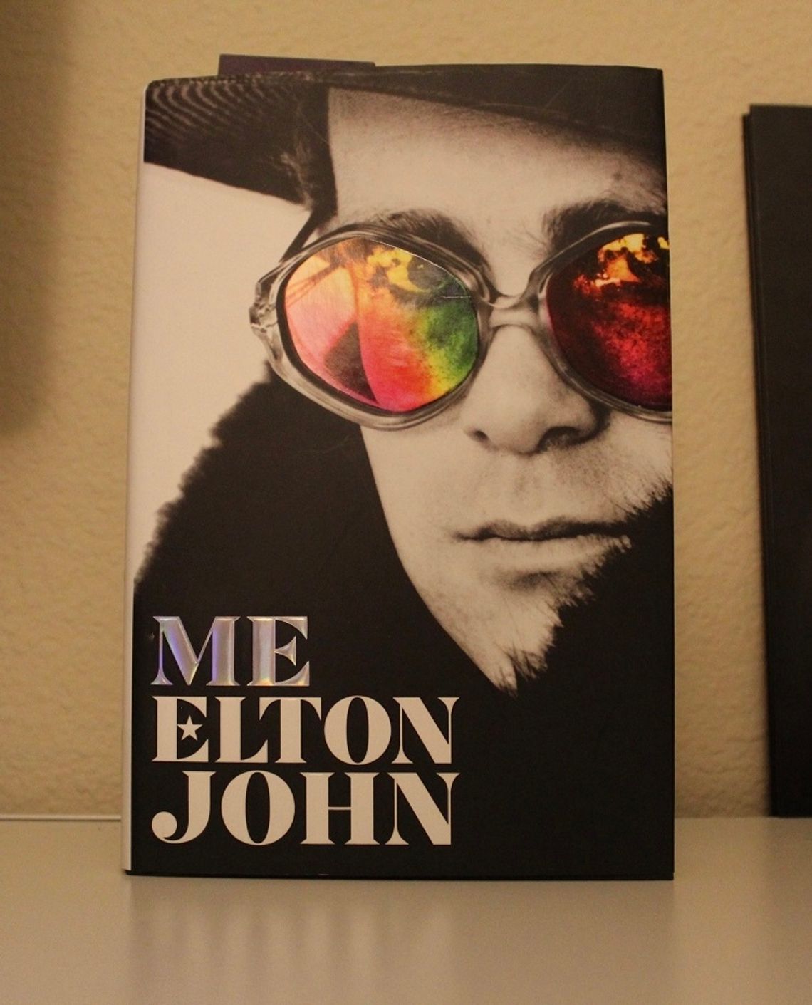 Viviane's Entertainment Reviews - Elton John has lived... a very full life 